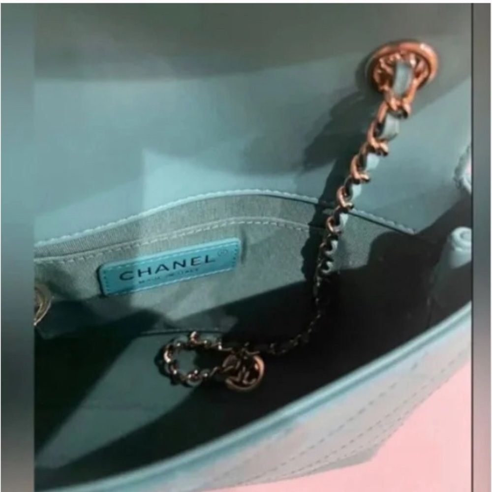2019 *LIKE NEW* Authentic 🌺CHANEL🌺 CC *TIFFANY-BLUE/GREEN* Quilted Calfskin Mini - Picture 4 of 14